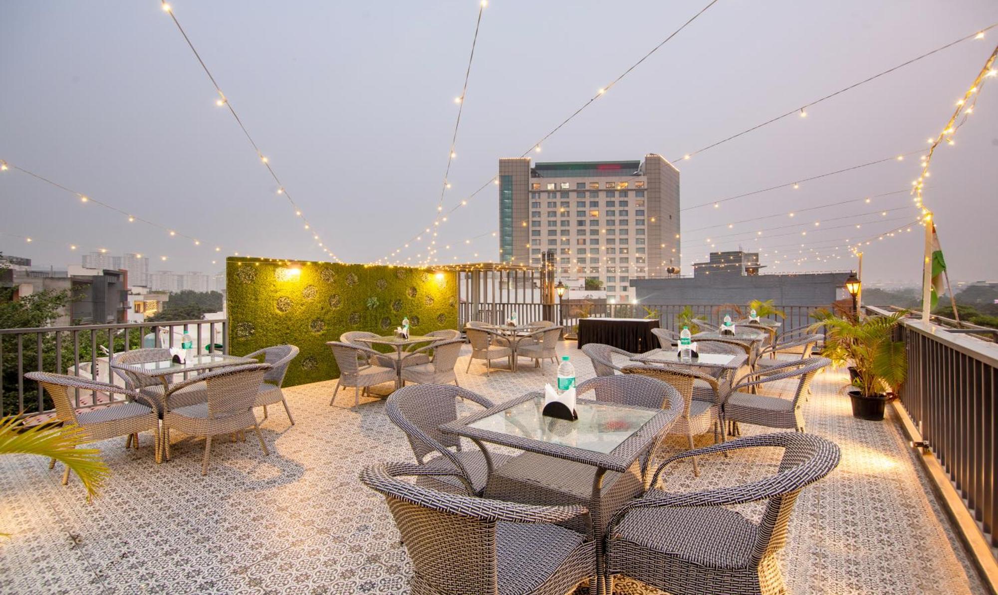 Super Townhouse Sushant Lok Phase 1 Formerly Hotel Neven Gurgaon Exterior photo
