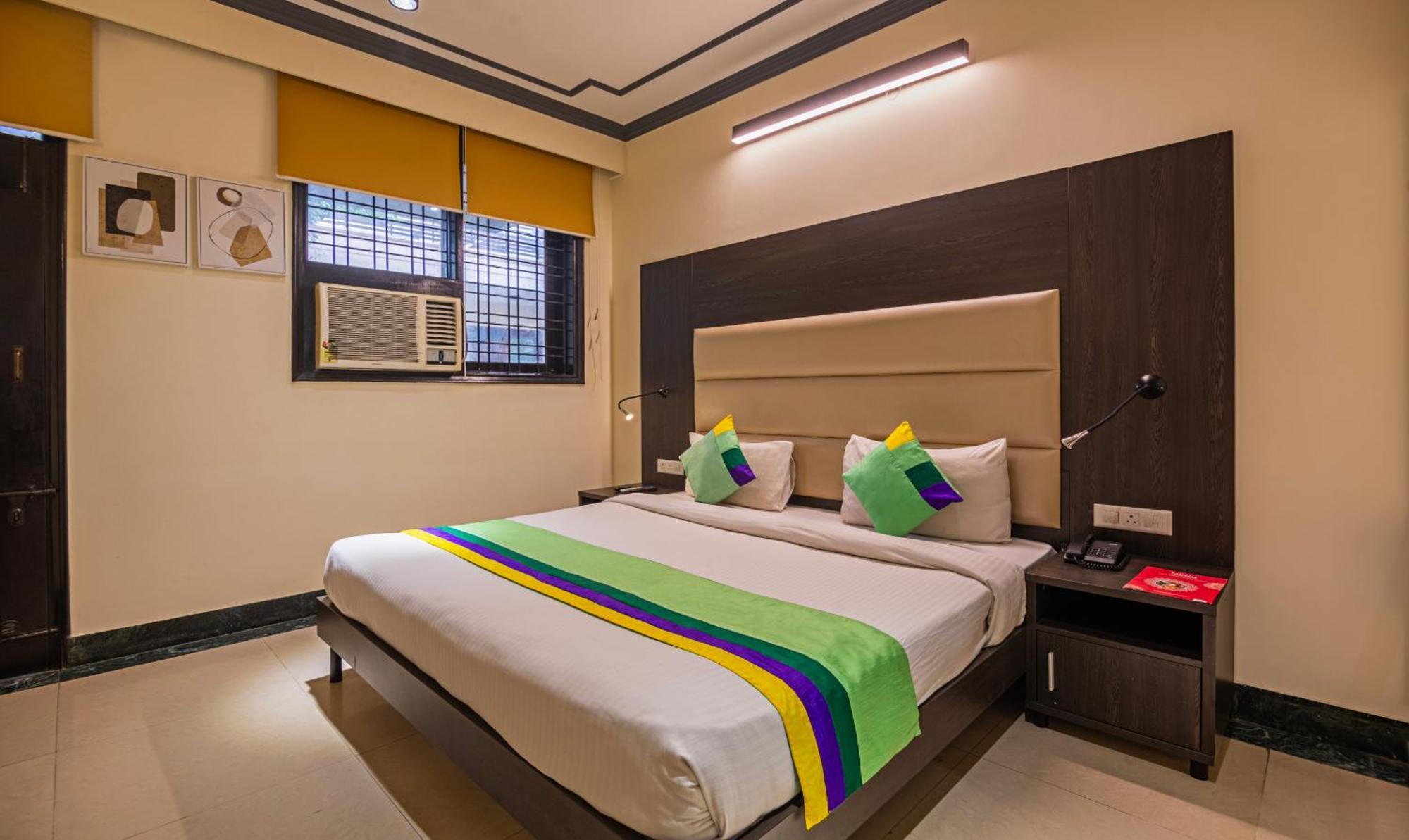 Super Townhouse Sushant Lok Phase 1 Formerly Hotel Neven Gurgaon Exterior photo