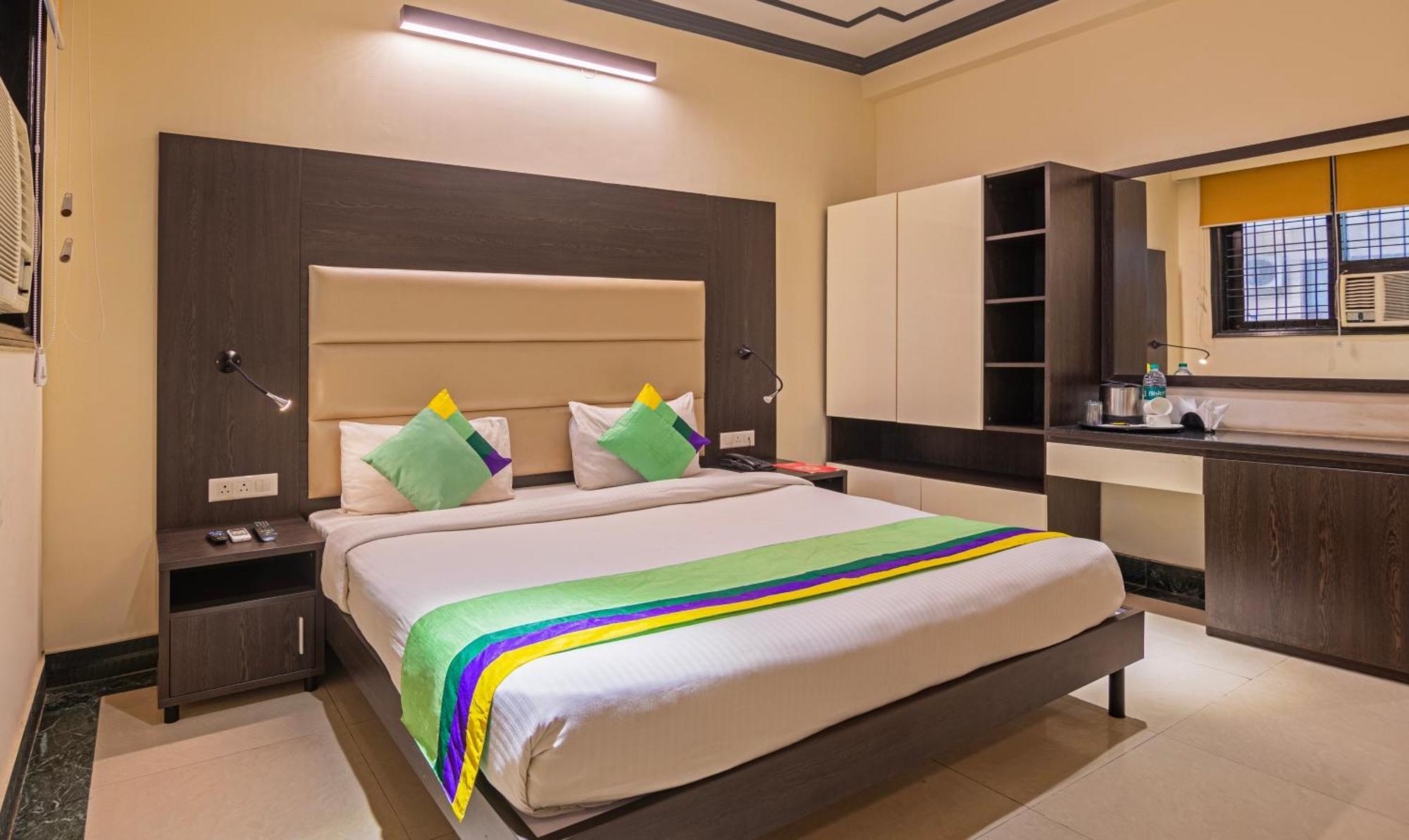 Super Townhouse Sushant Lok Phase 1 Formerly Hotel Neven Gurgaon Exterior photo