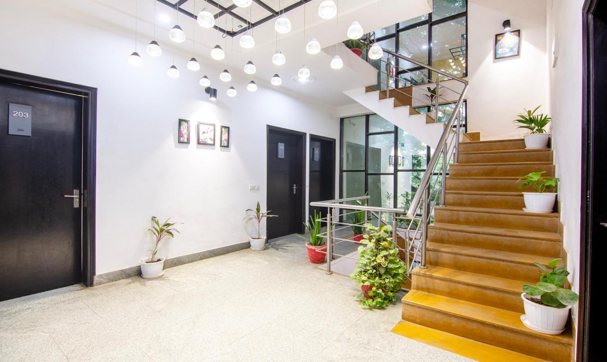 Super Townhouse Sushant Lok Phase 1 Formerly Hotel Neven Gurgaon Exterior photo