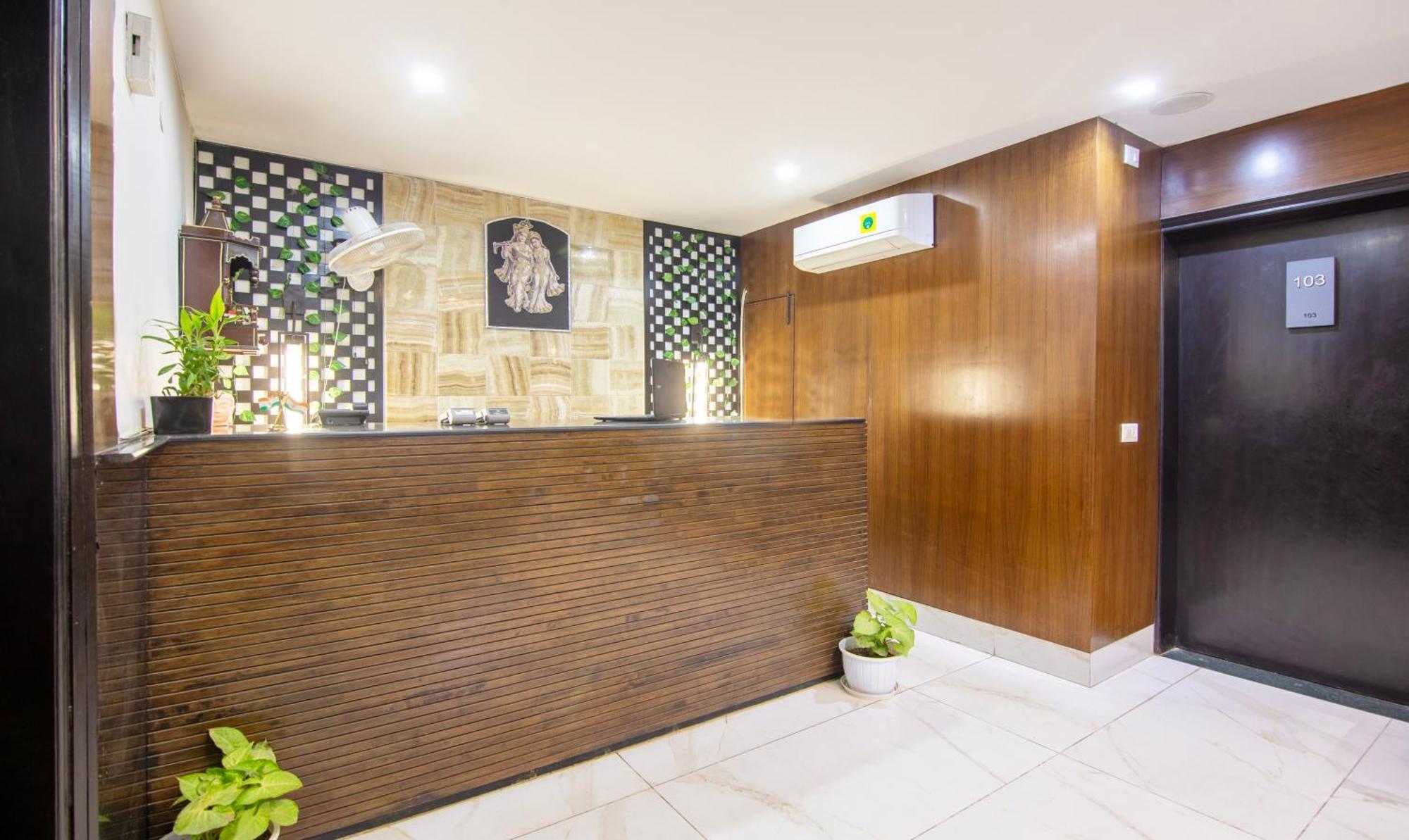 Super Townhouse Sushant Lok Phase 1 Formerly Hotel Neven Gurgaon Exterior photo
