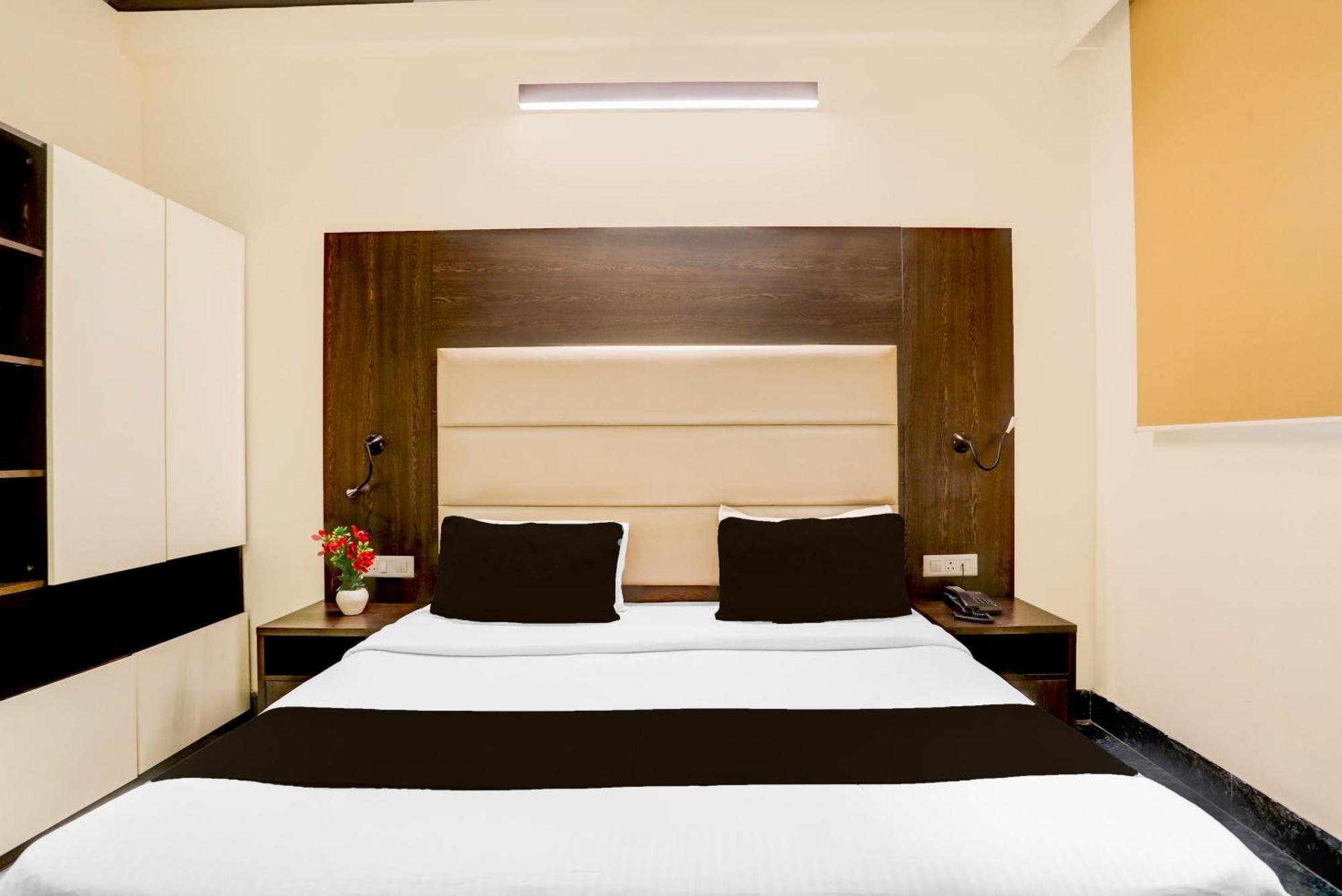 Super Townhouse Sushant Lok Phase 1 Formerly Hotel Neven Gurgaon Exterior photo