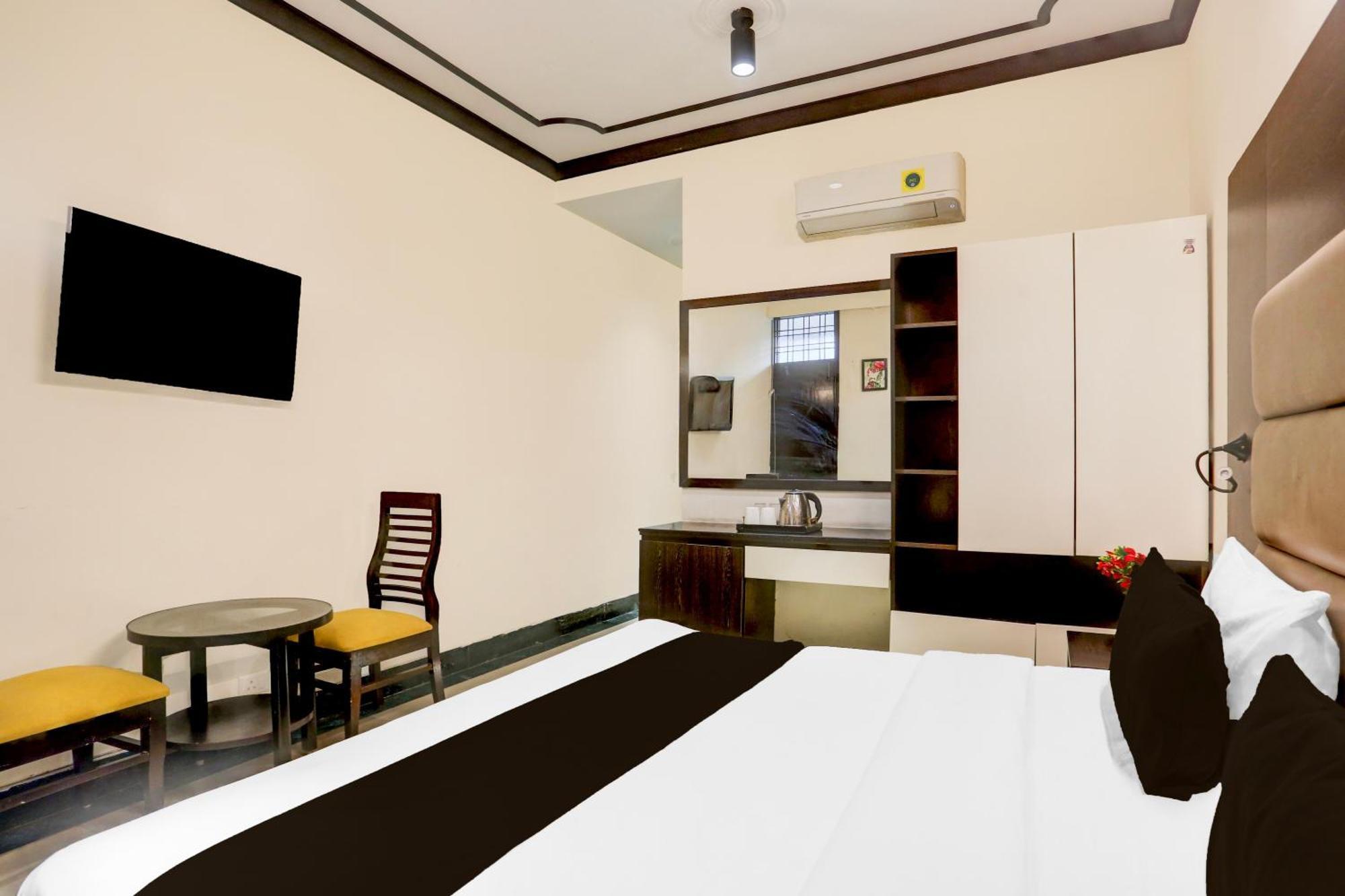Super Townhouse Sushant Lok Phase 1 Formerly Hotel Neven Gurgaon Exterior photo