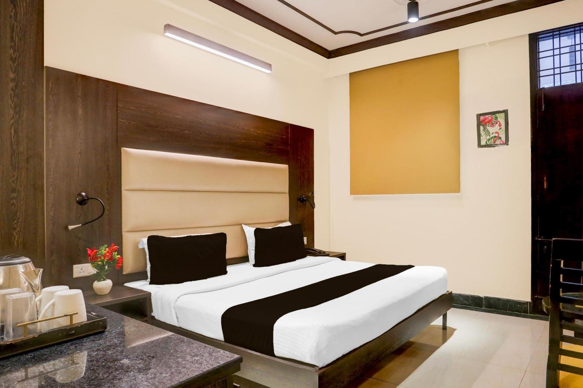 Super Townhouse Sushant Lok Phase 1 Formerly Hotel Neven Gurgaon Exterior photo