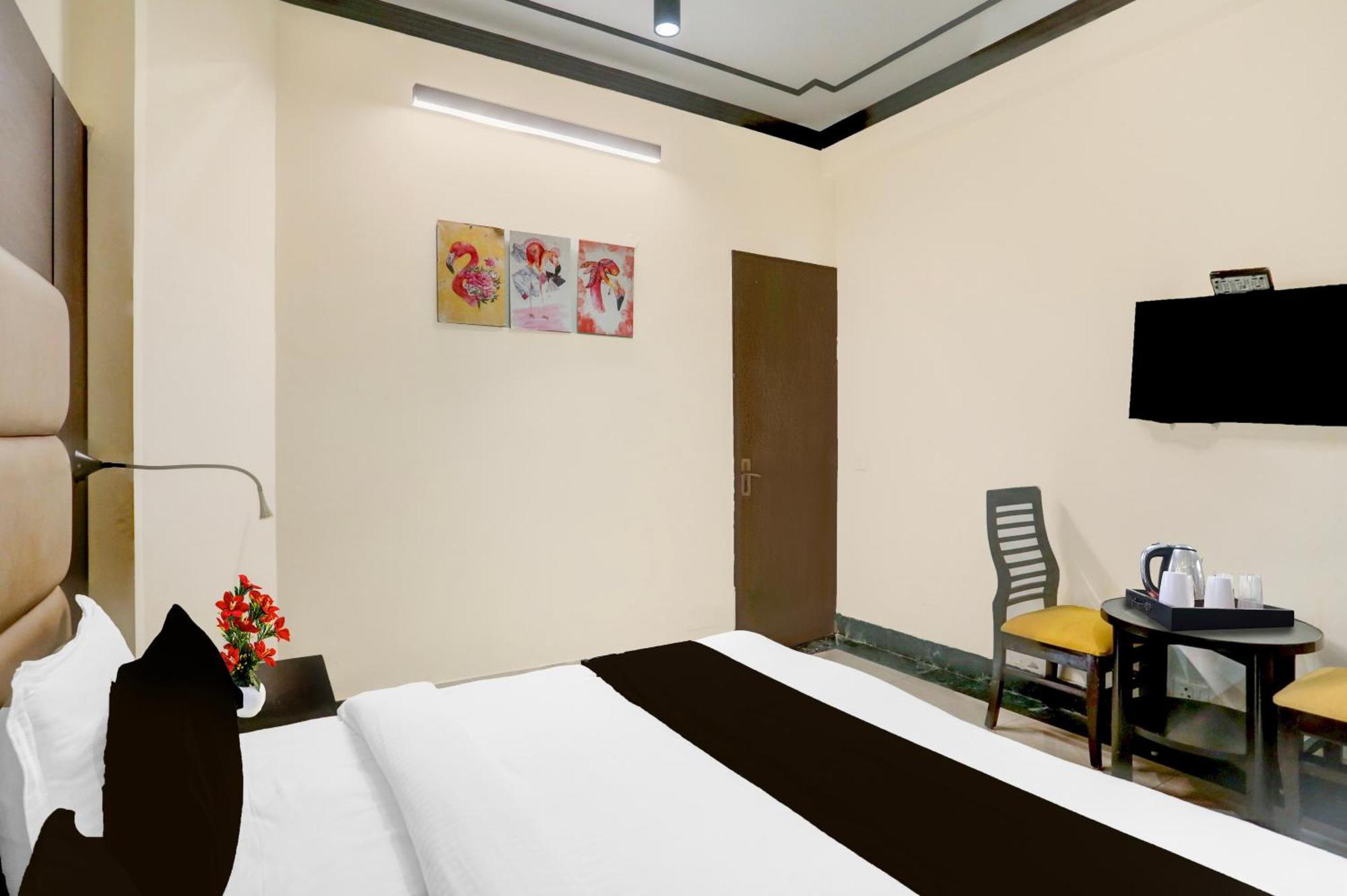 Super Townhouse Sushant Lok Phase 1 Formerly Hotel Neven Gurgaon Exterior photo