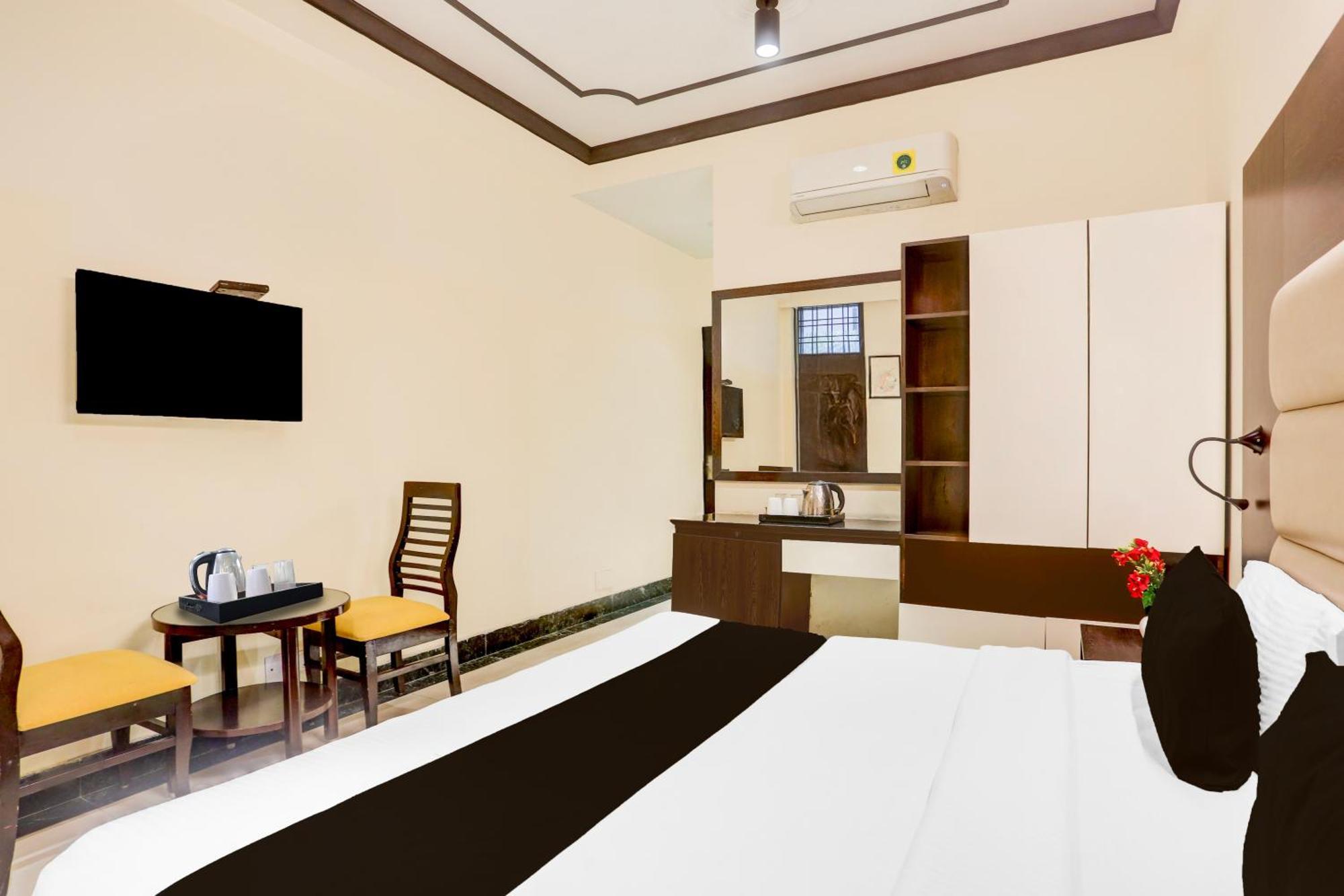 Super Townhouse Sushant Lok Phase 1 Formerly Hotel Neven Gurgaon Exterior photo