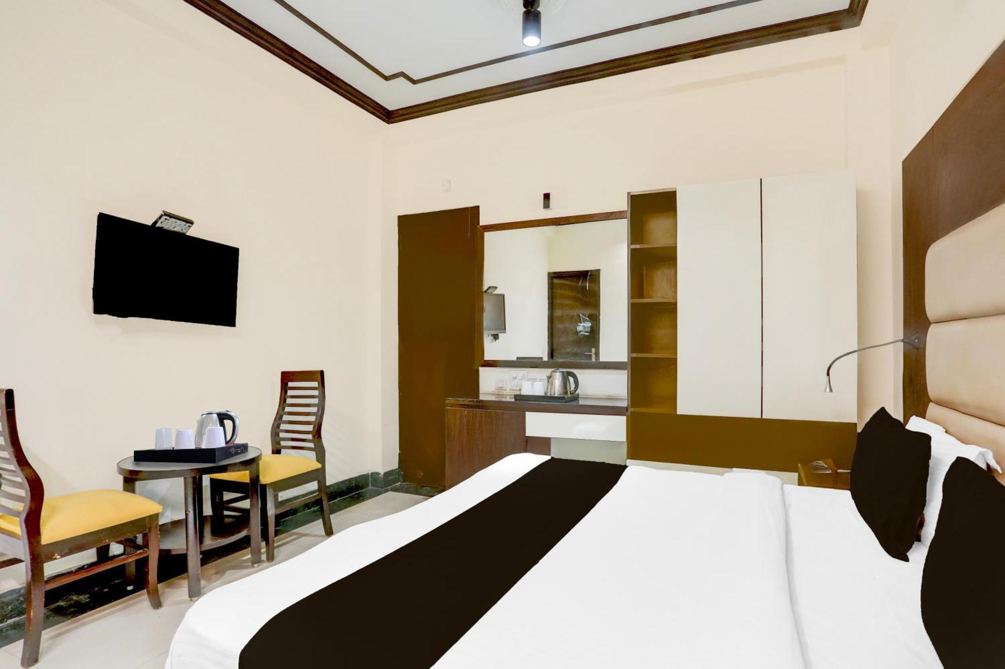Super Townhouse Sushant Lok Phase 1 Formerly Hotel Neven Gurgaon Exterior photo