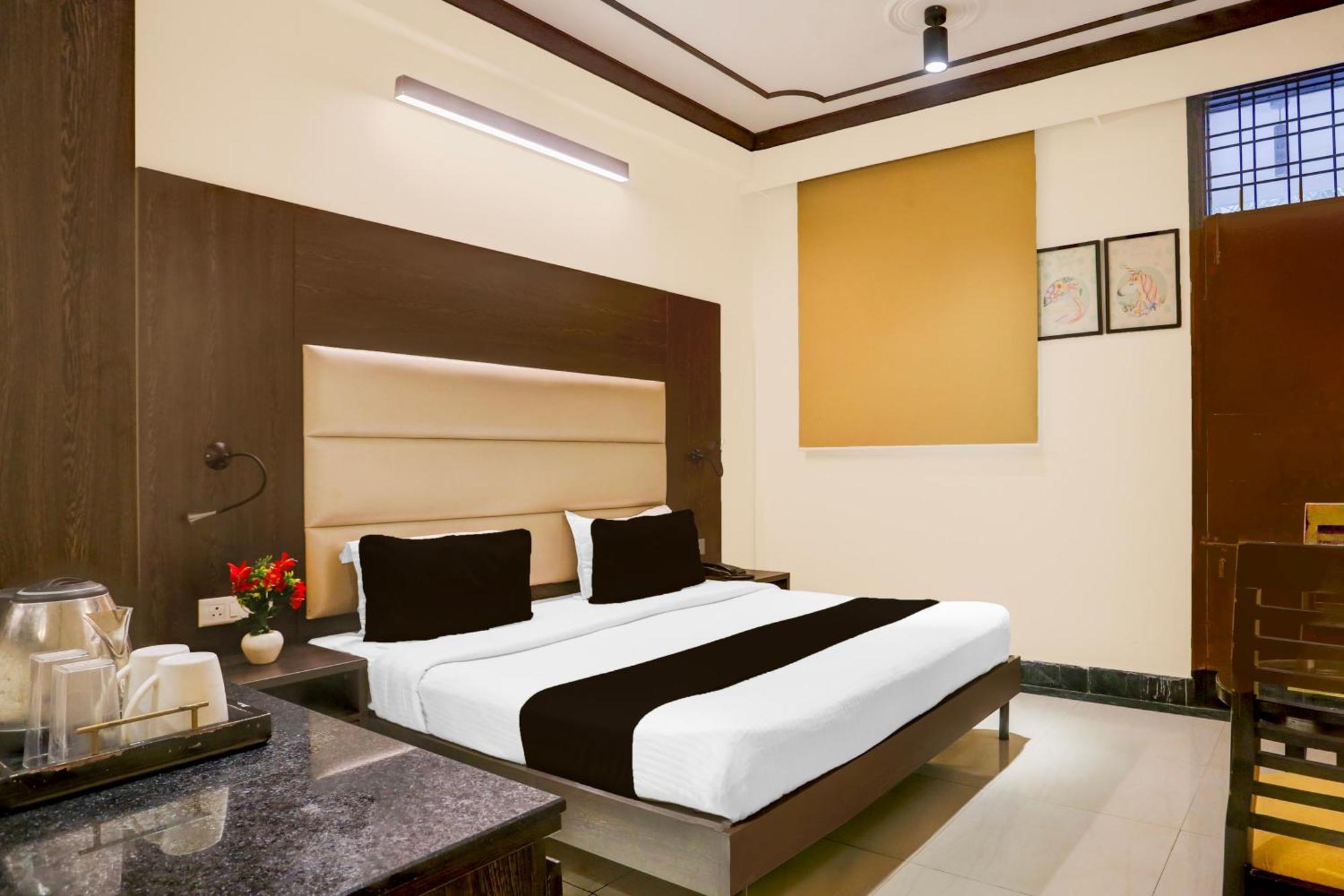 Super Townhouse Sushant Lok Phase 1 Formerly Hotel Neven Gurgaon Exterior photo