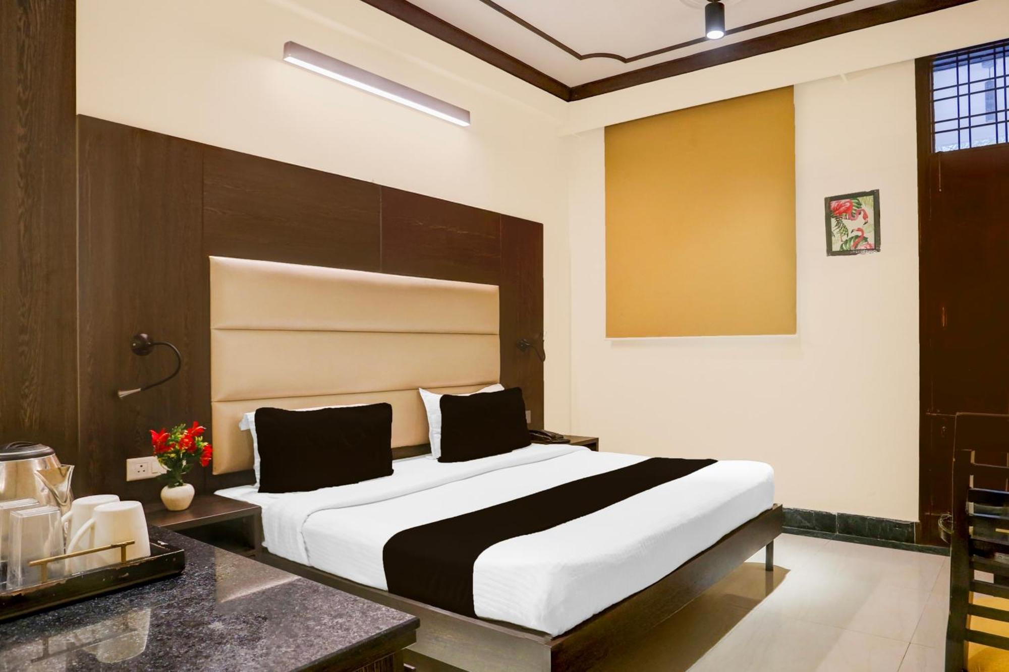 Super Townhouse Sushant Lok Phase 1 Formerly Hotel Neven Gurgaon Exterior photo